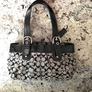 Coach Bag Patent Leather trim